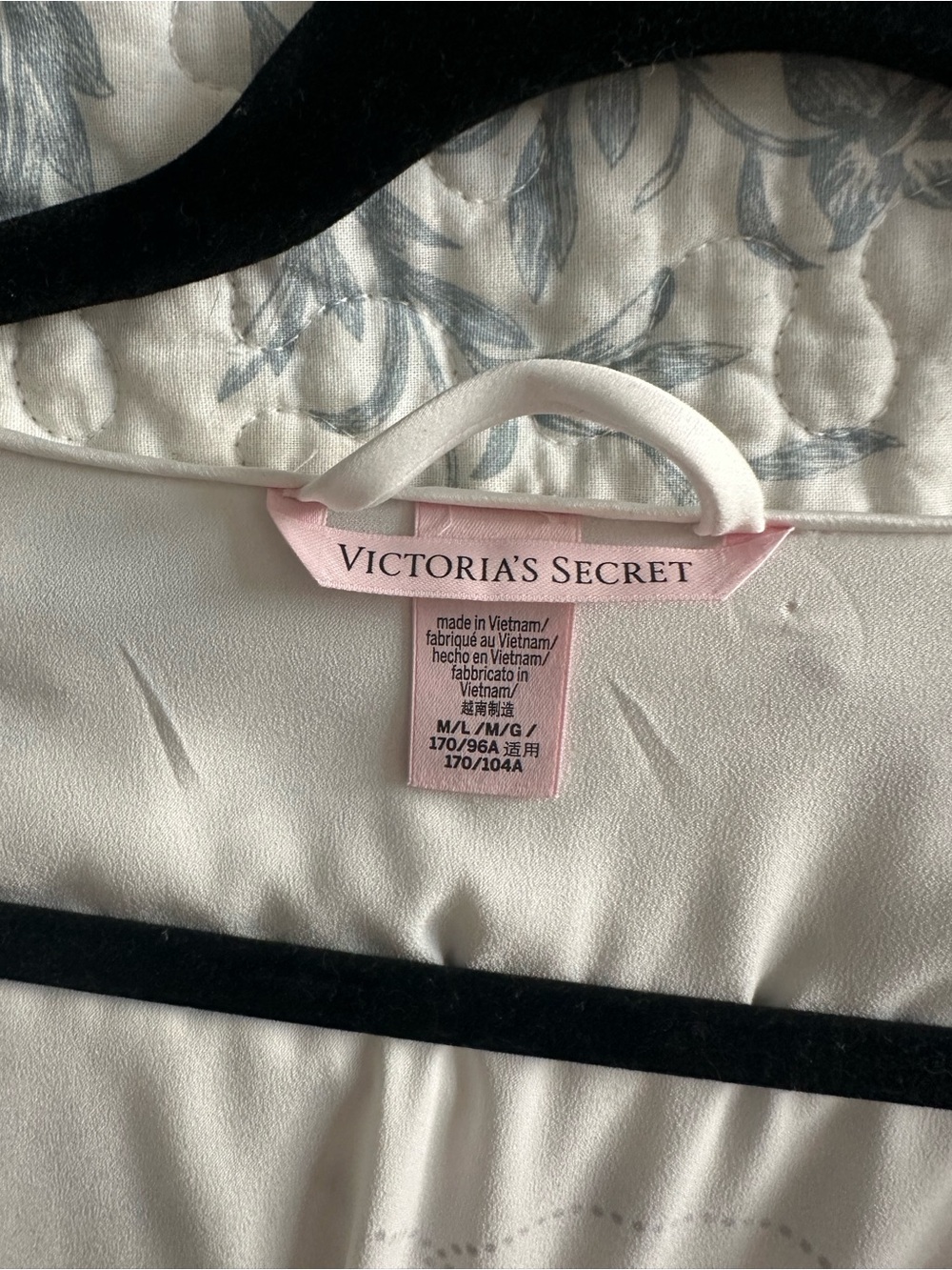 Victoria’s Secret Bride Satin Robe with Rhinestone Script Size M/L - Picture 3 of 3